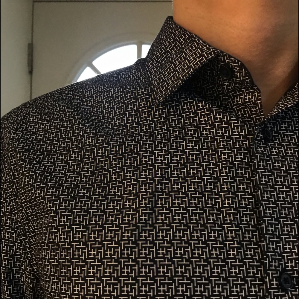 Patterned navy and white H&M button up 
🦋🐇